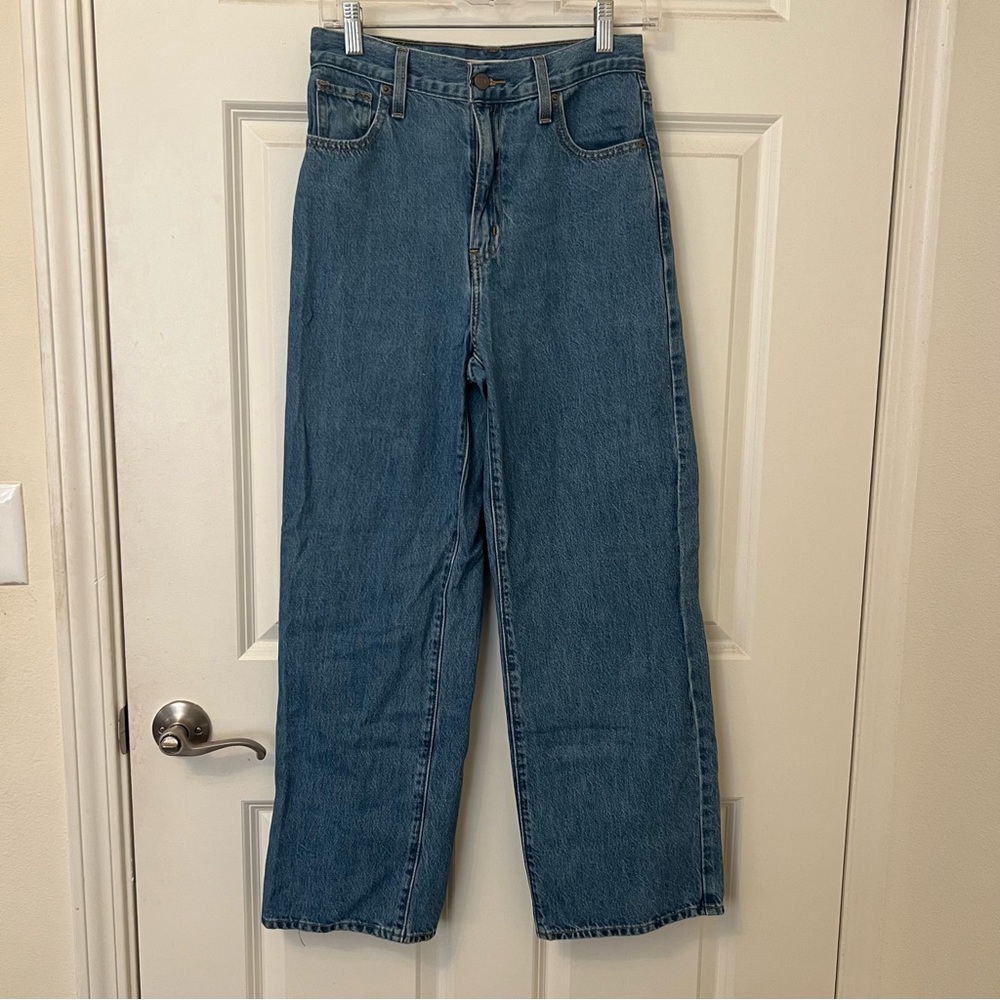 Levi’s high waisted straight denim jean jeans solid medium vintage wash size 26